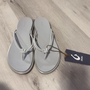 NWT- OLUKAI- Women's Aka Sandals- IRIDESCENT/VAPOR- Size 9